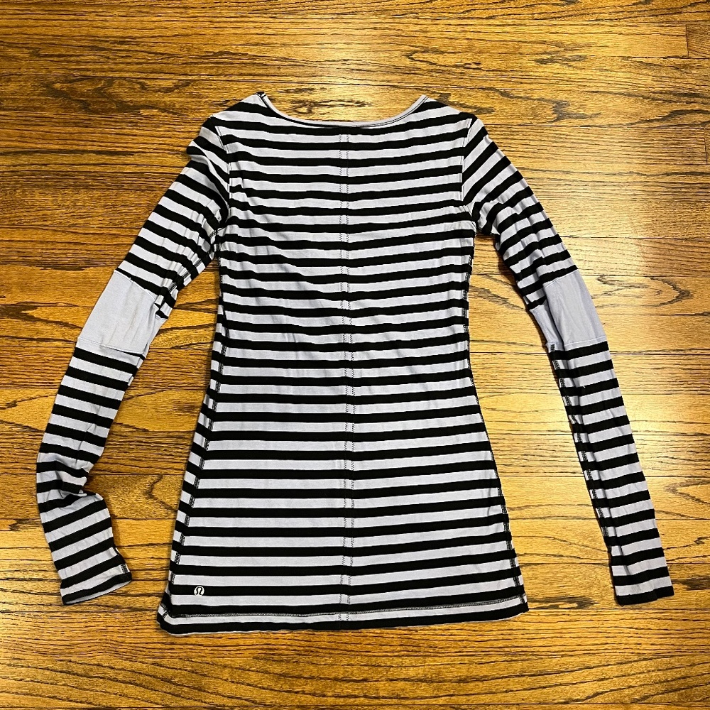 FUN Lululemon Striped Lightweight long sleeve top